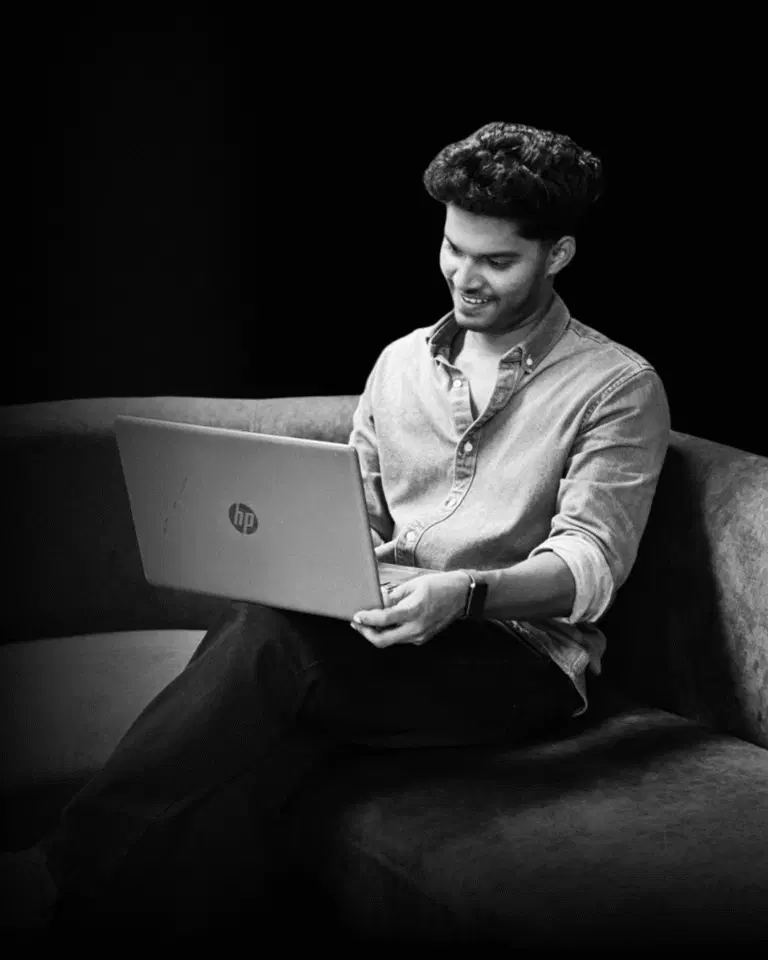 best Freelance Digital Marketing Analyst in Saudi Arabia working in Laptop